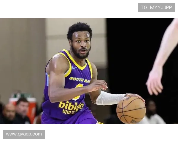 布朗尼逐渐融入球队但进攻能力不足仍难以在NBA立足